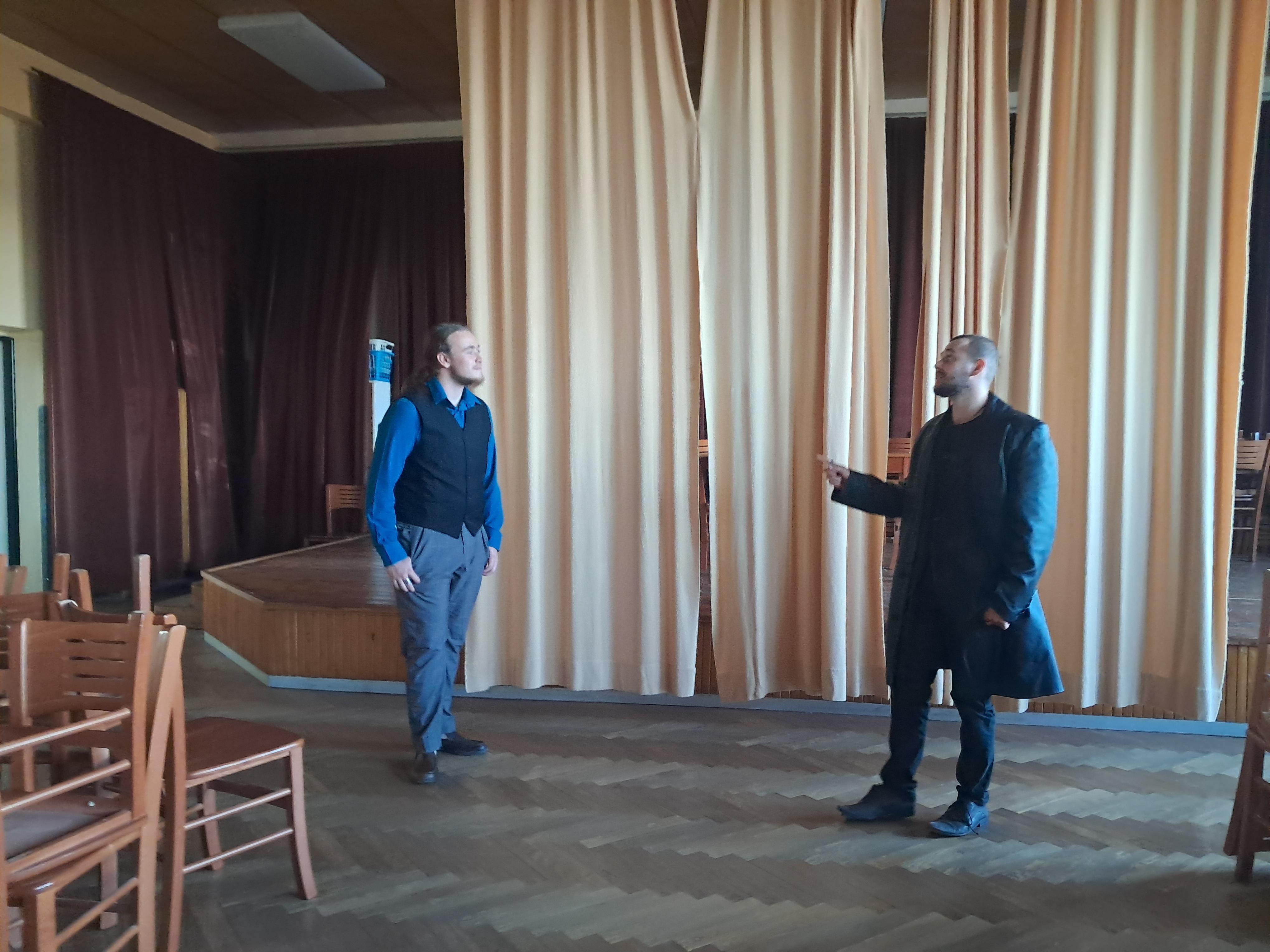 Budka na Fox street – divadlo_divokych_diletantu_budka_na_fox_street_3_nf7kq2w7q9.jpeg